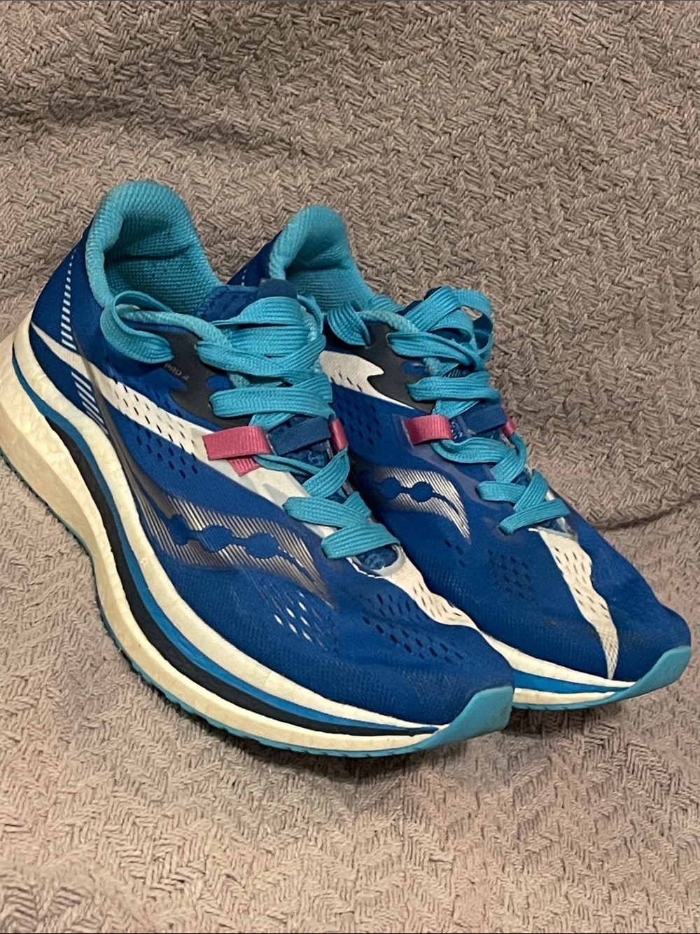 Saucony Women's S10687-30 Endorphin Pro 2 Running Sneaker Shoes, Royal/White 8.5